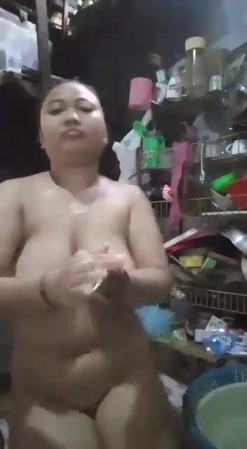 ABG SMA Gemoy Mandi Tersebar Viral